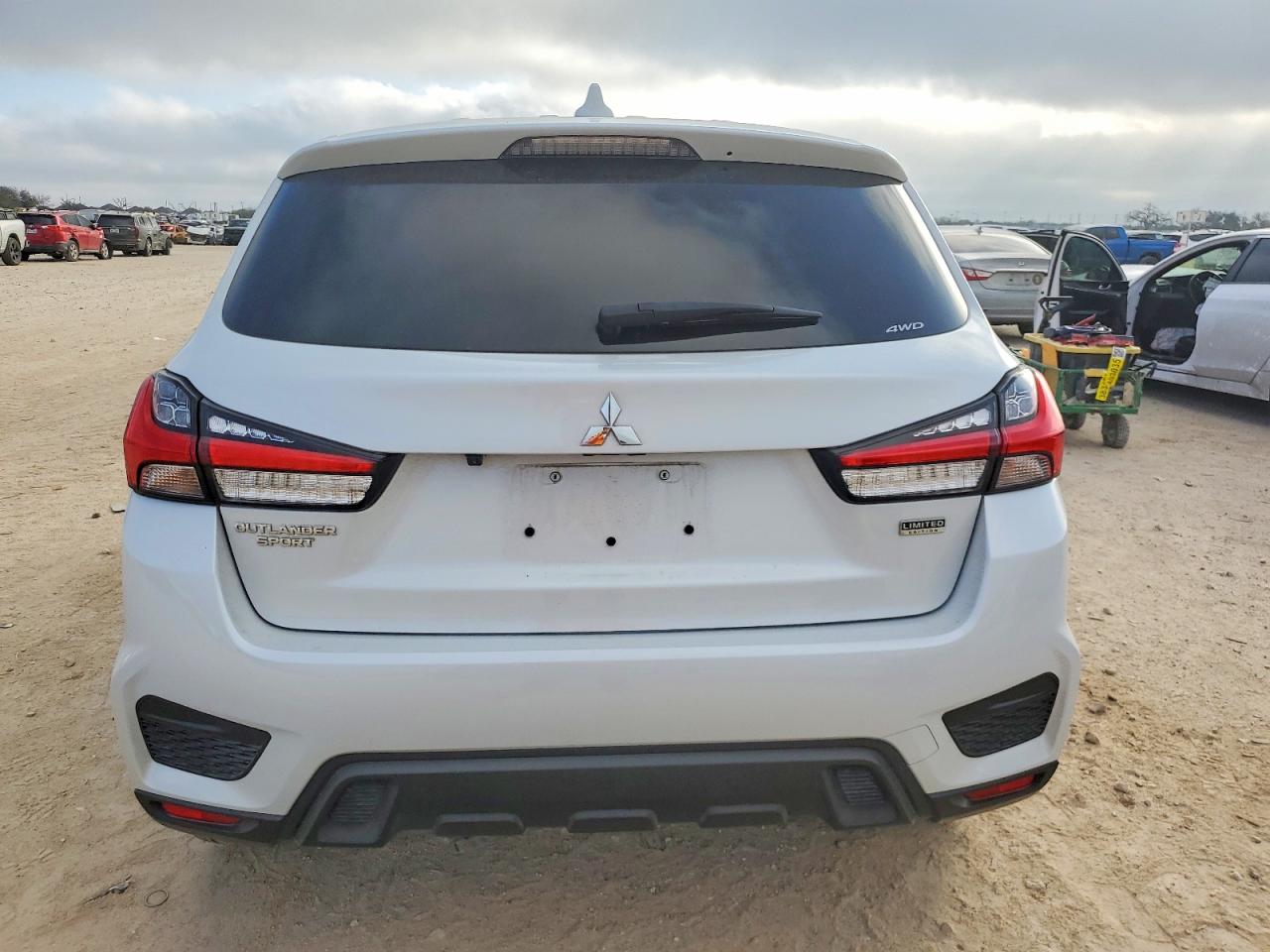 2024 MITSUBISHI OUTLANDER SPORT S/SE photo 11