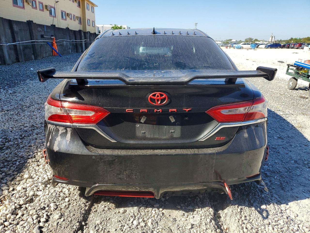 2019 TOYOTA CAMRY SE photo 11