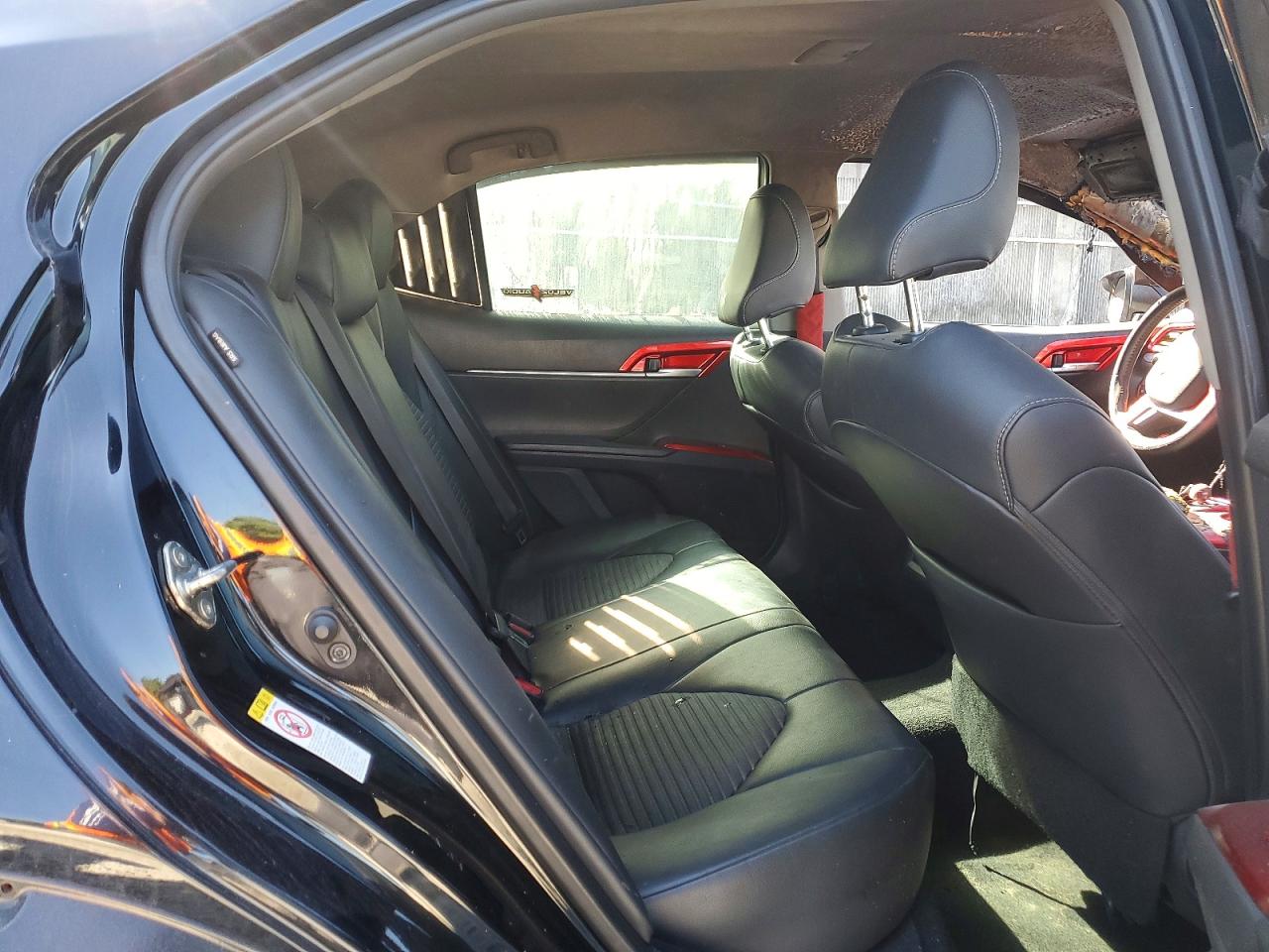 2019 TOYOTA CAMRY SE photo 19