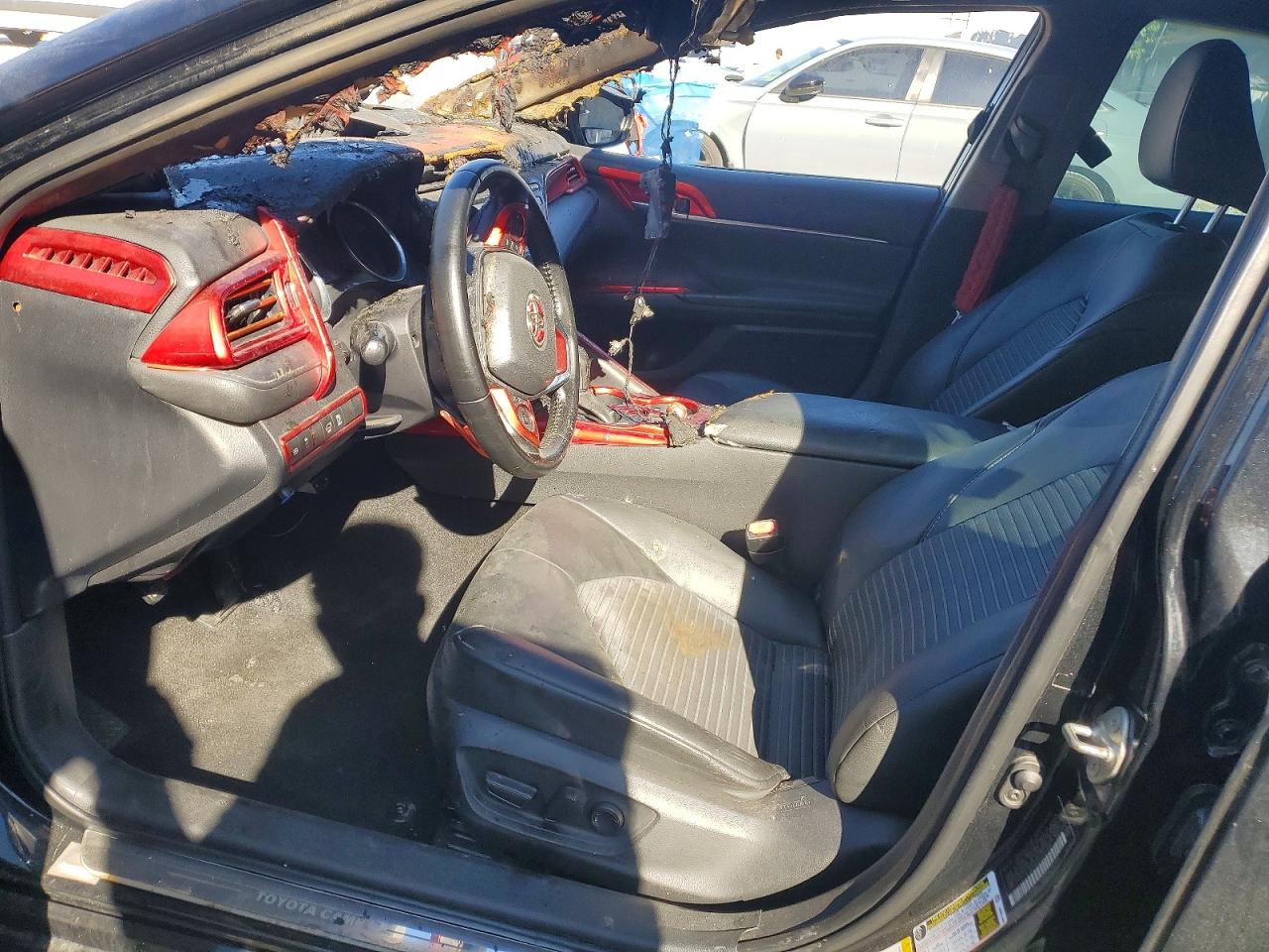 2019 TOYOTA CAMRY SE photo 13