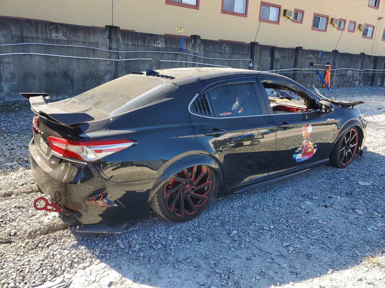 2019 TOYOTA CAMRY SE photo 5