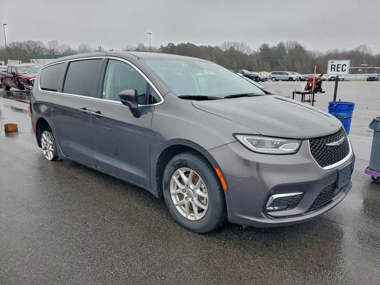 2023 CHRYSLER PACIFICA TOURING L photo 4