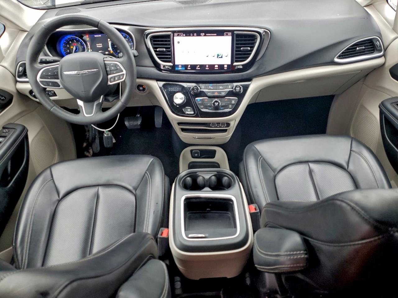 2023 CHRYSLER PACIFICA TOURING L photo 8