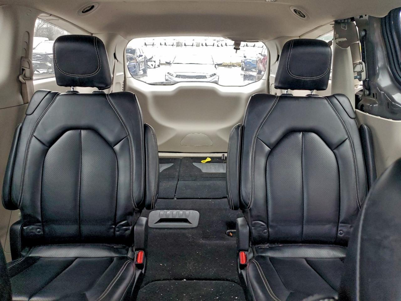 2023 CHRYSLER PACIFICA TOURING L photo 10