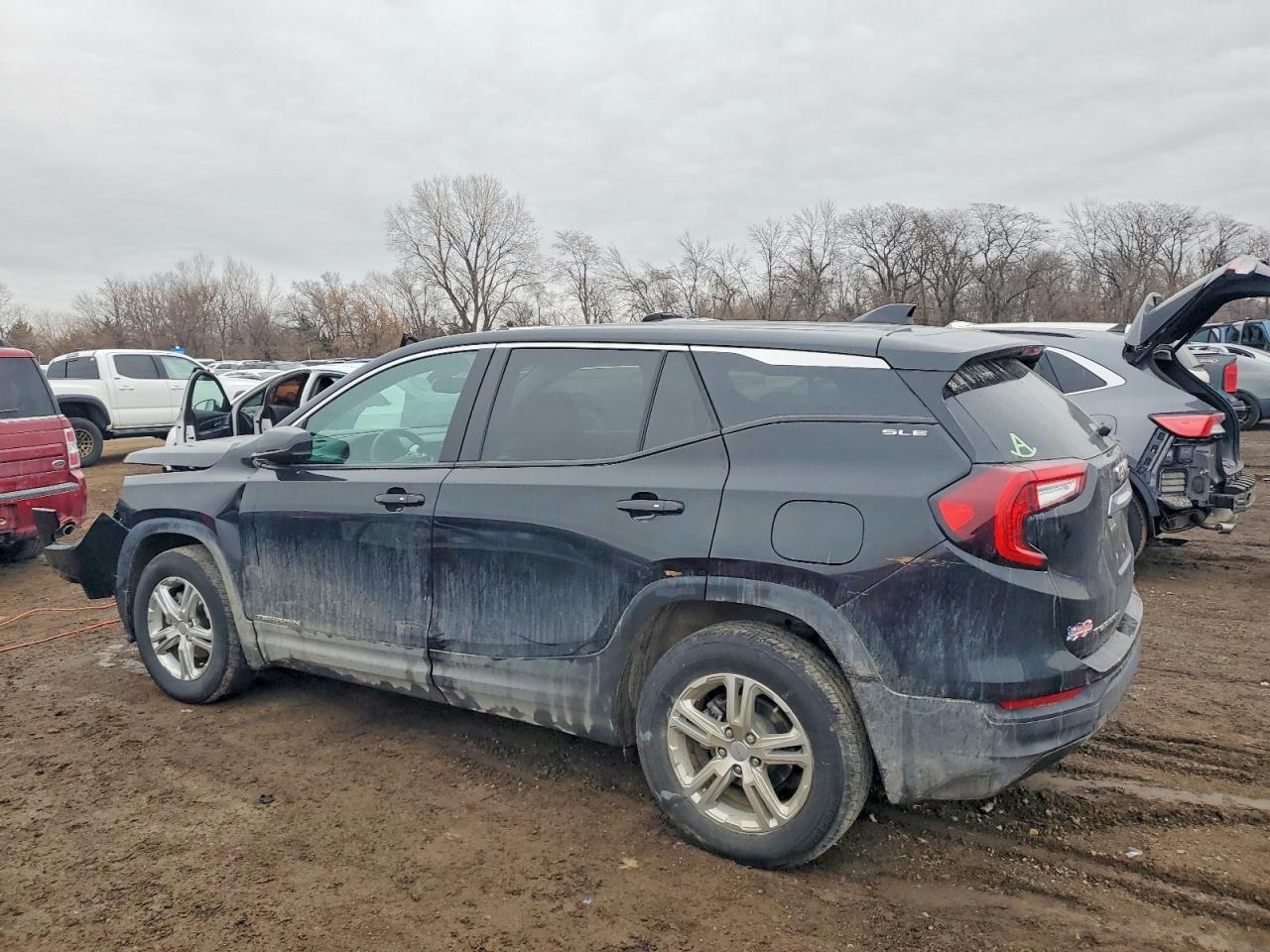 2024 GMC TERRAIN SLE photo 4
