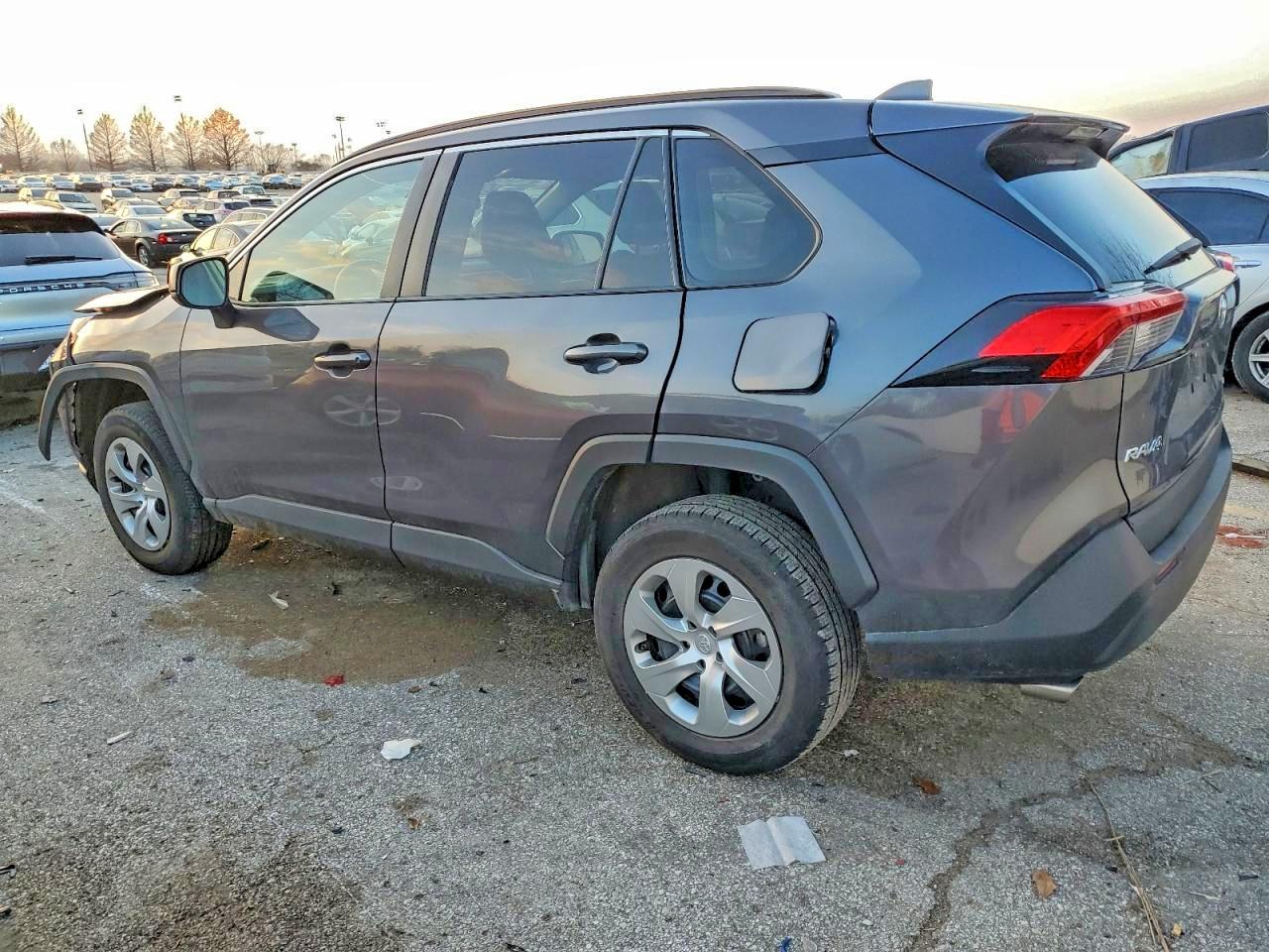 2021 TOYOTA RAV4 LE photo 2