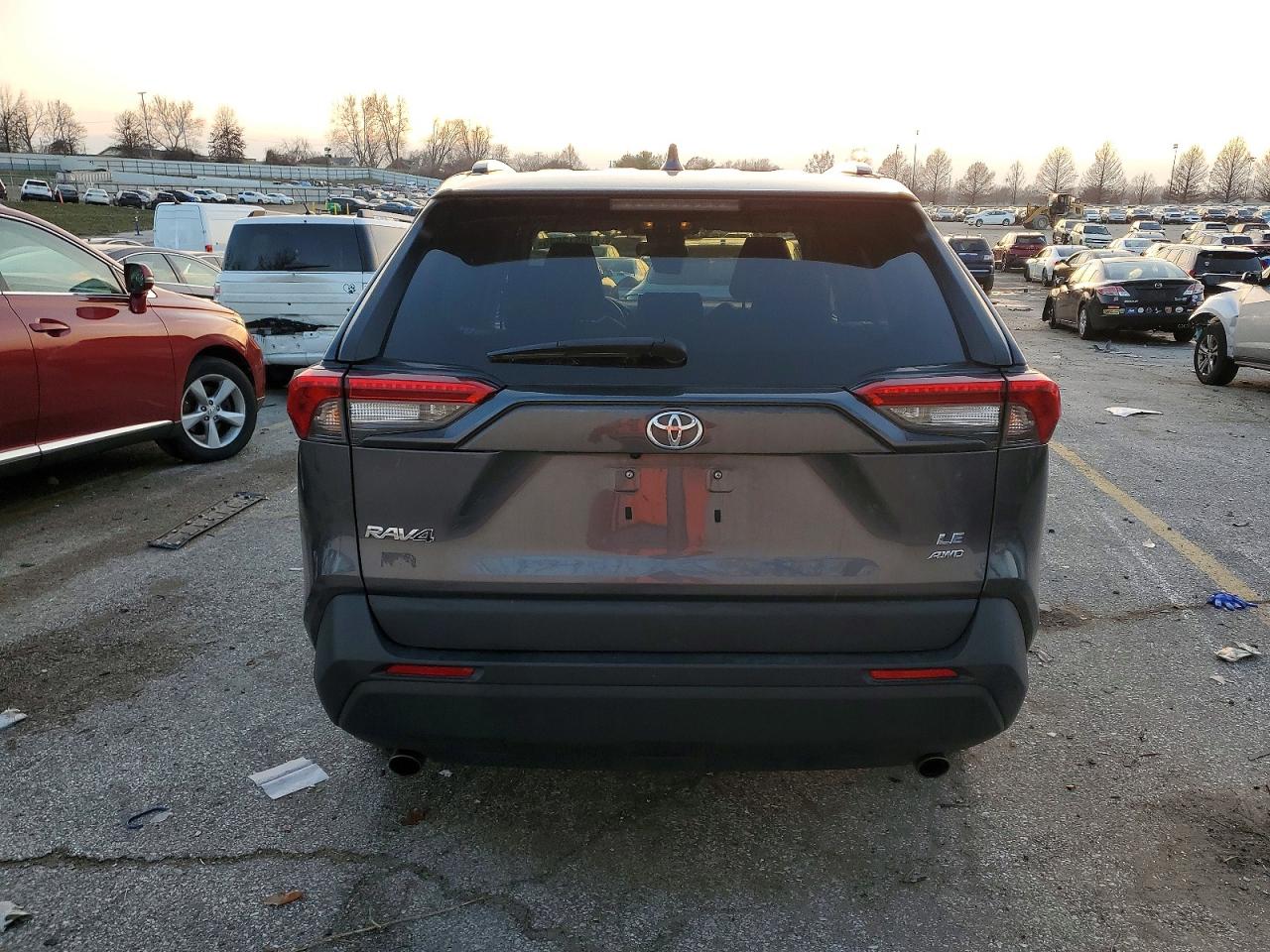 2021 TOYOTA RAV4 LE photo 6