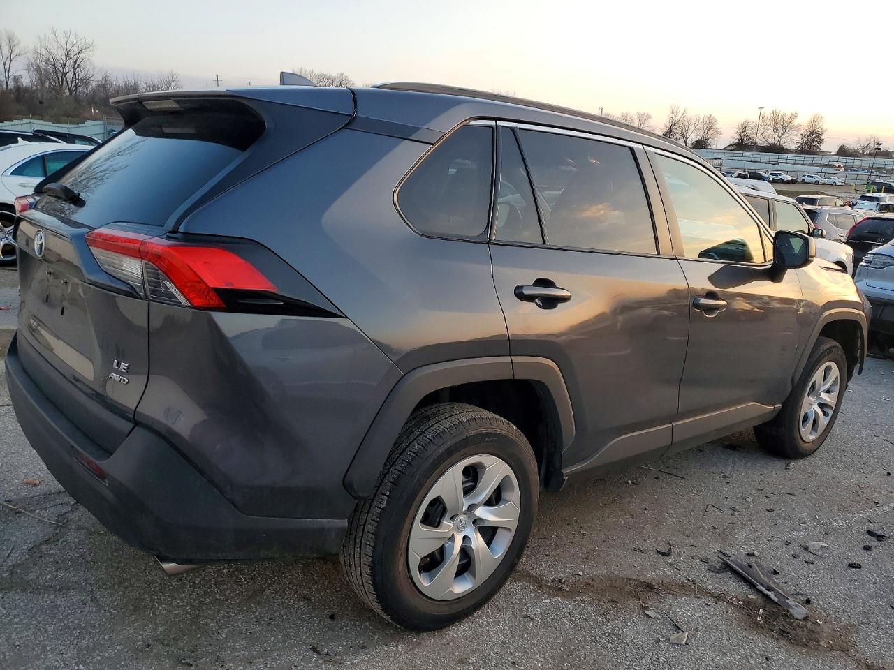 2021 TOYOTA RAV4 LE photo 3