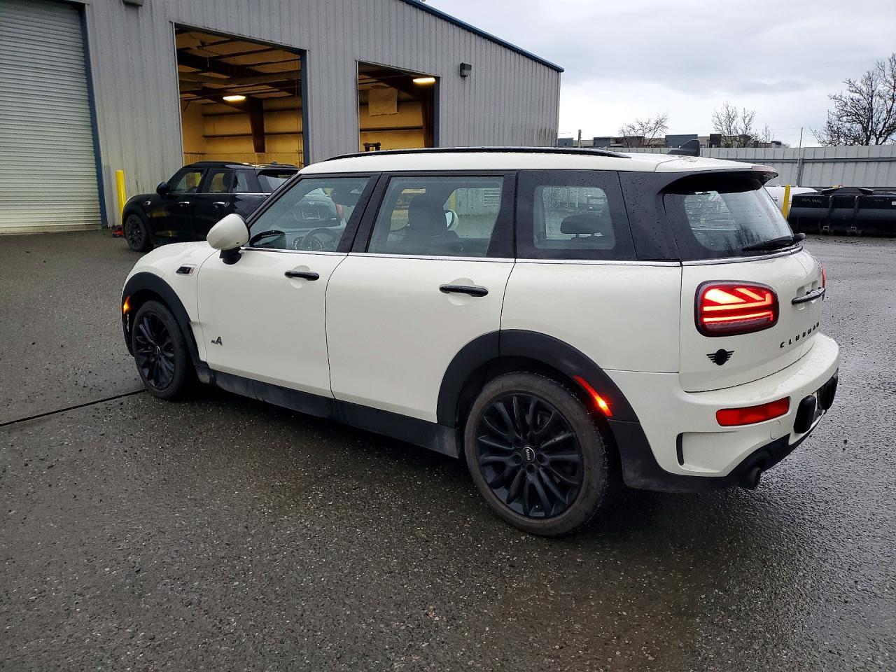 2022 MINI COOPER S CLUBMAN ALL4 photo 2