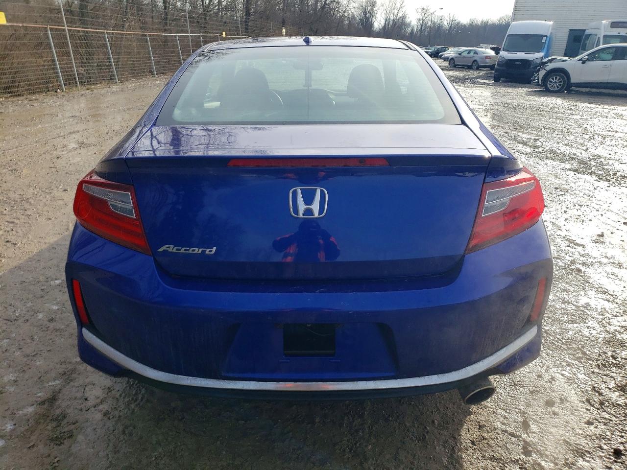 2017 HONDA ACCORD EX photo 16