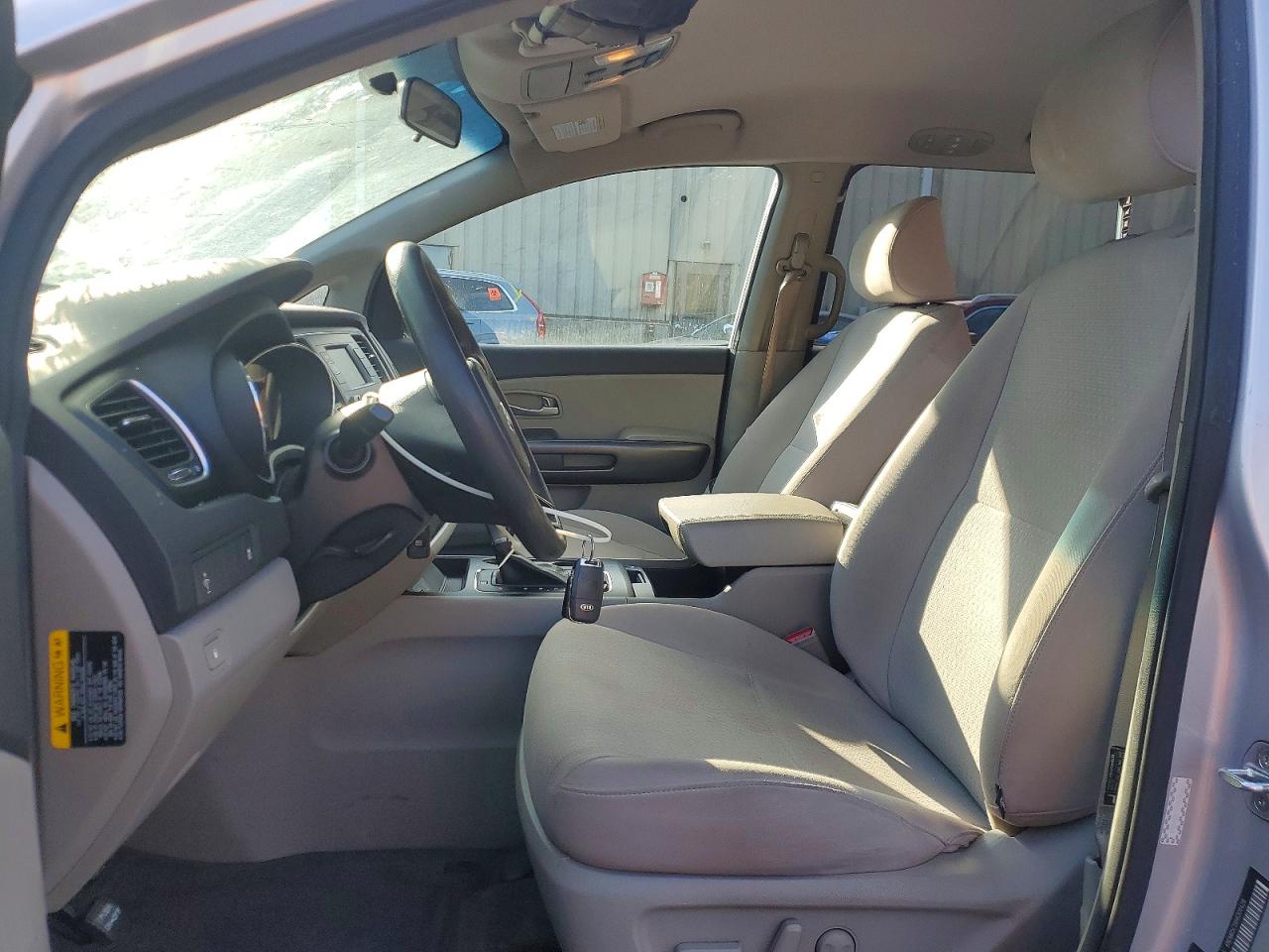 2017 KIA SEDONA LX photo 13