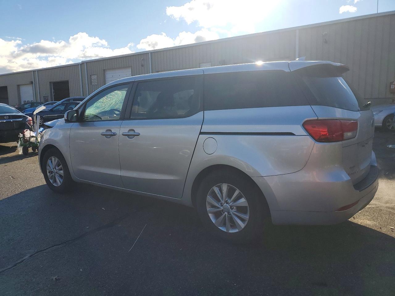 2017 KIA SEDONA LX photo 3