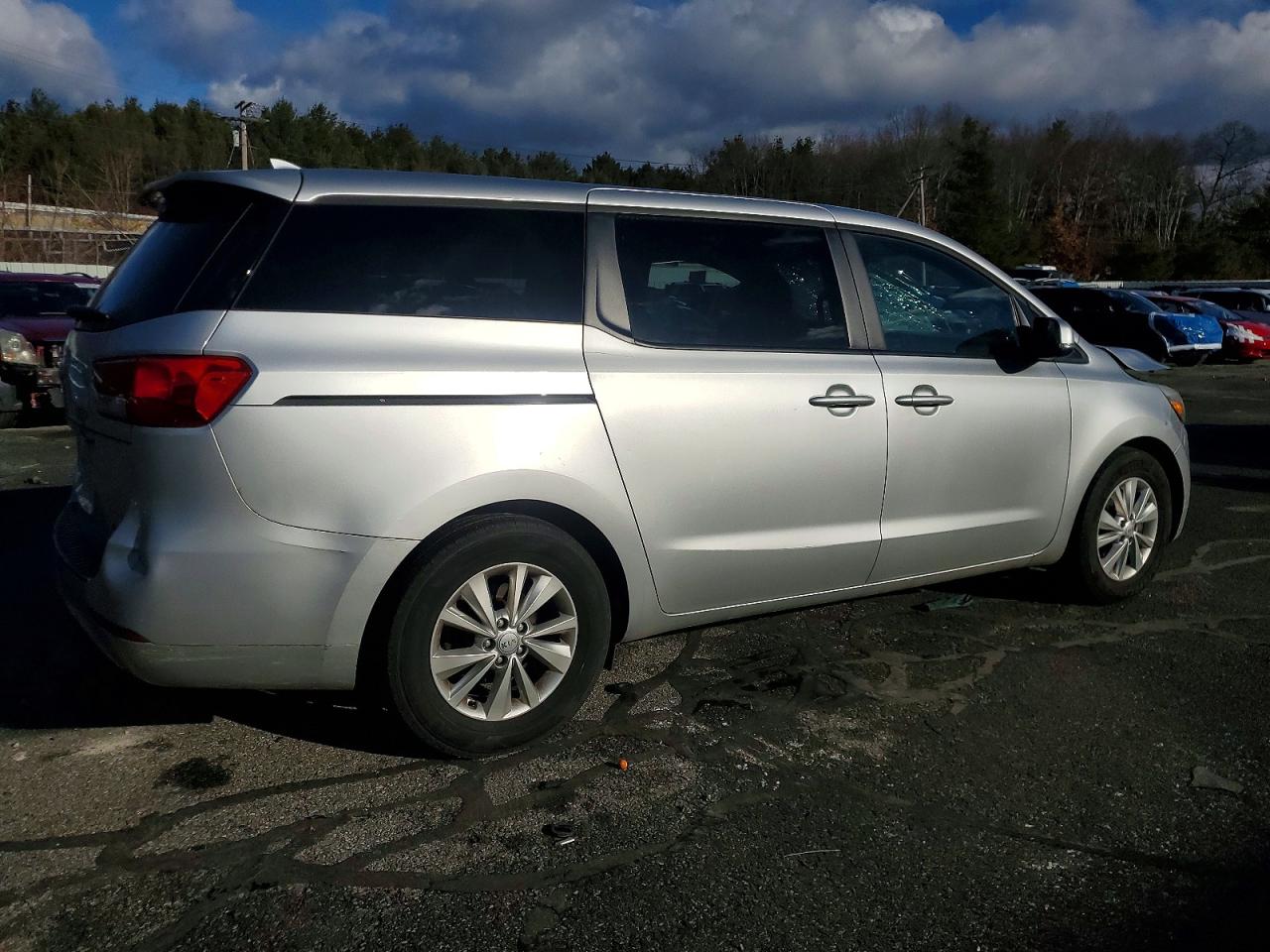 2017 KIA SEDONA LX photo 5