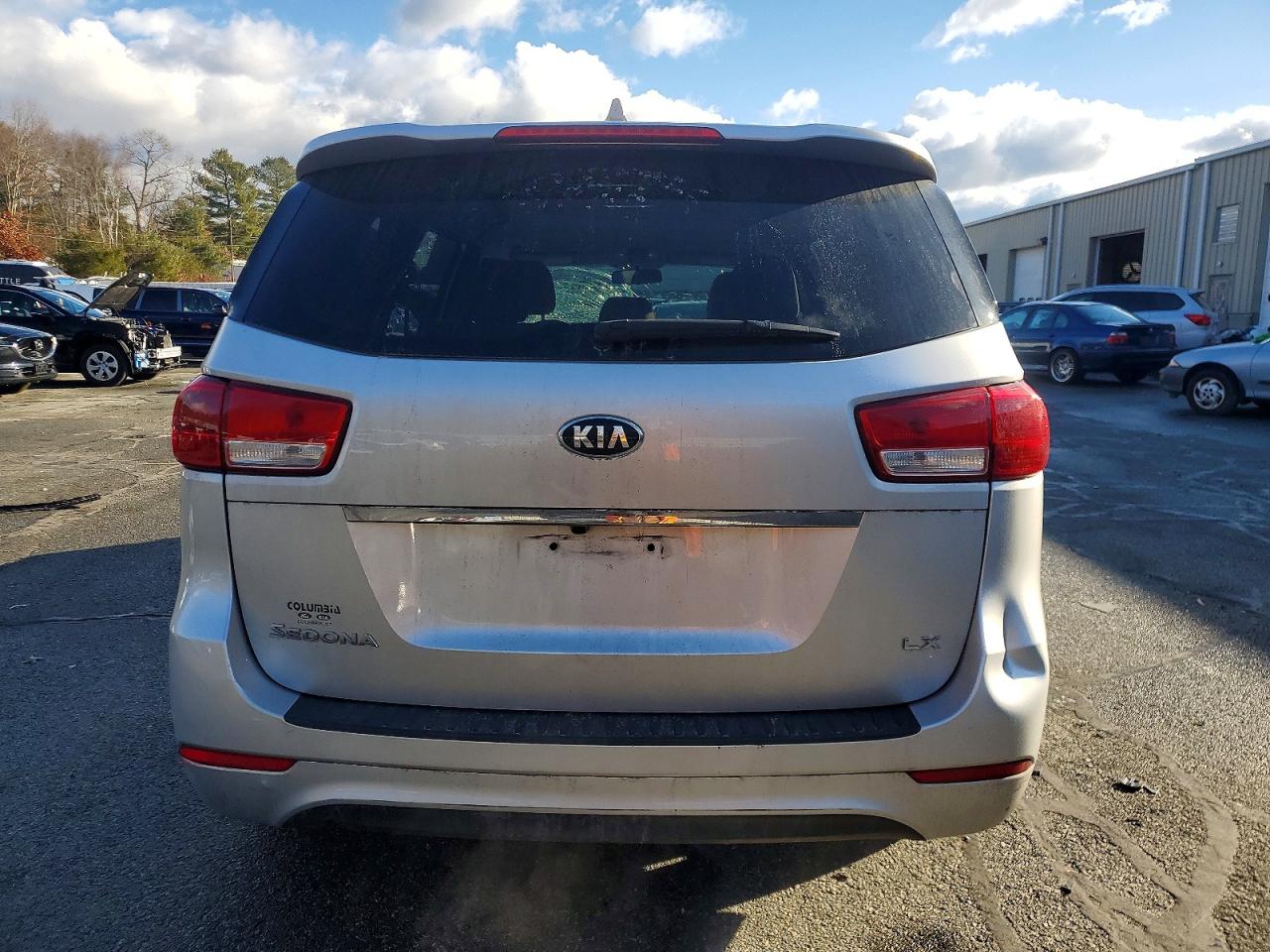 2017 KIA SEDONA LX photo 11