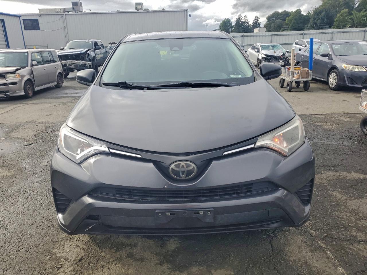 2018 TOYOTA RAV4 LE photo 9
