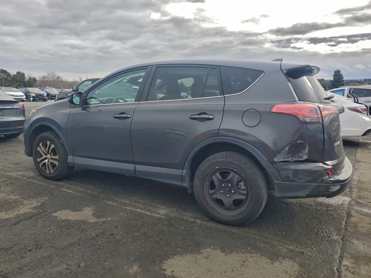 2018 TOYOTA RAV4 LE photo 3