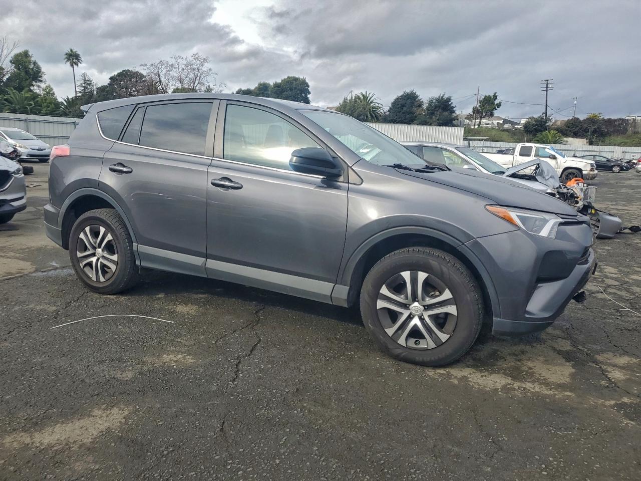 2018 TOYOTA RAV4 LE photo 7