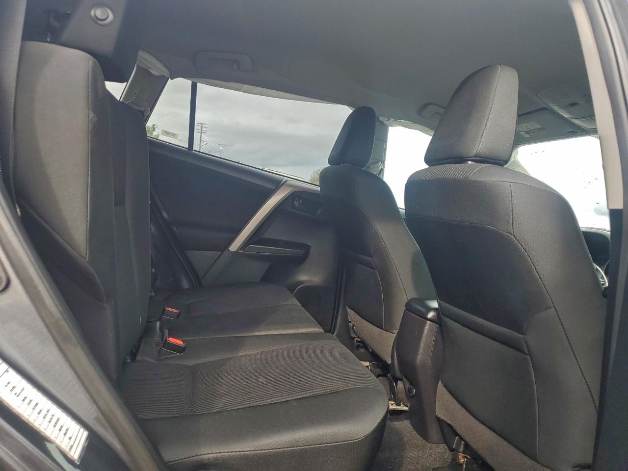 2018 TOYOTA RAV4 LE photo 19