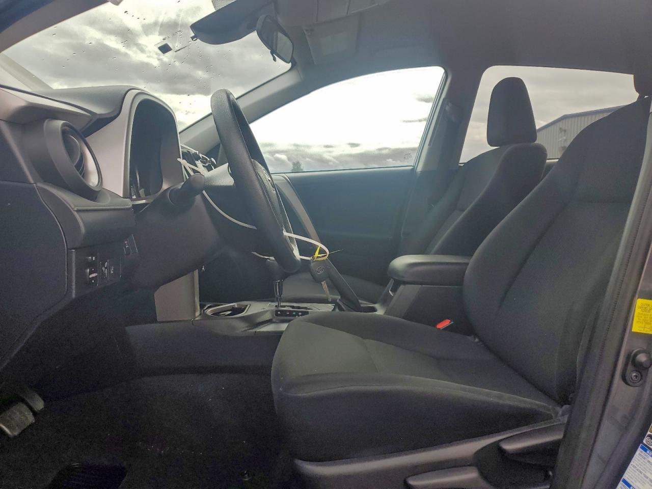 2018 TOYOTA RAV4 LE photo 13