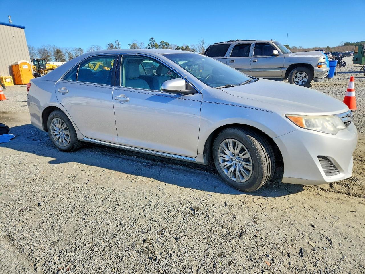 2014 TOYOTA CAMRY L photo 10