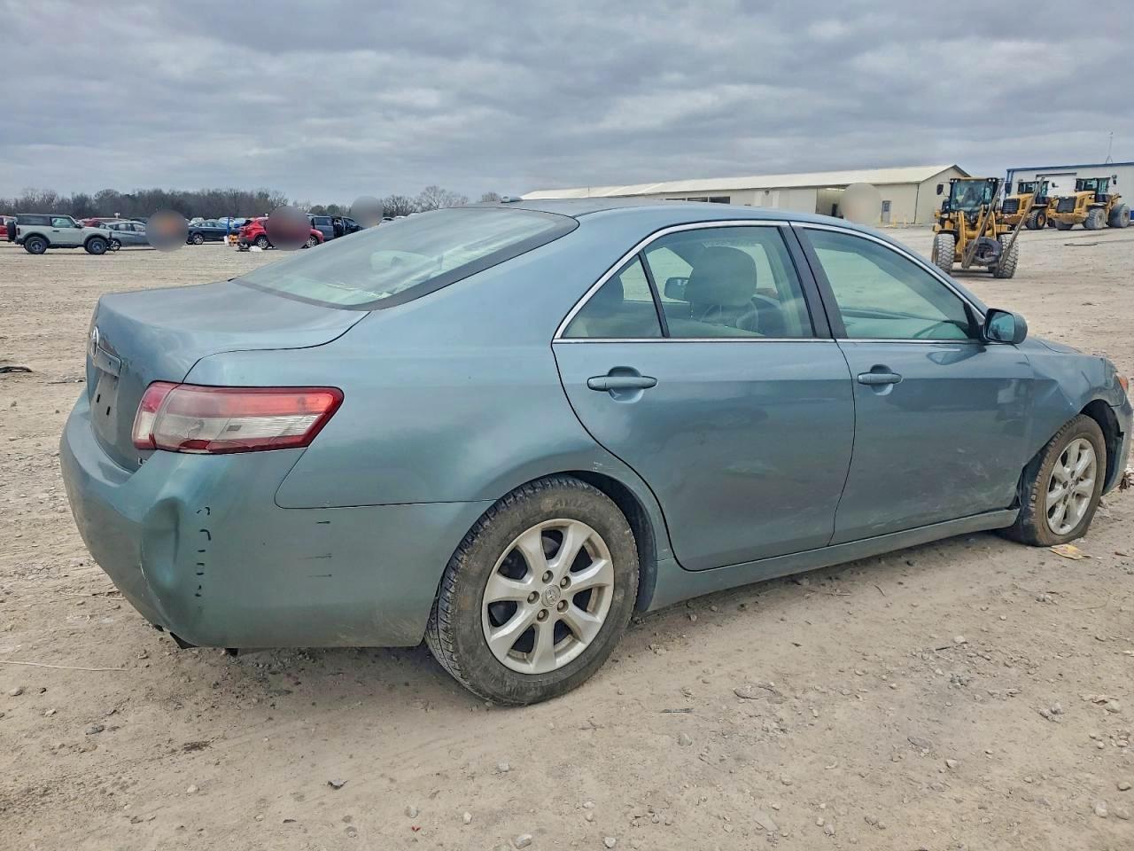 2011 TOYOTA CAMRY BASE photo 3