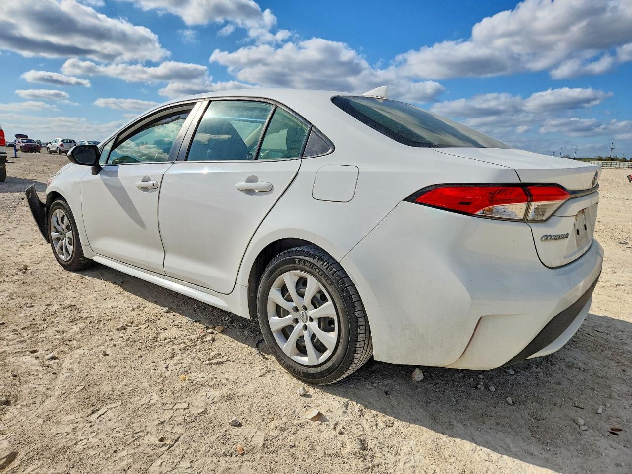 2020 TOYOTA COROLLA LE photo 2