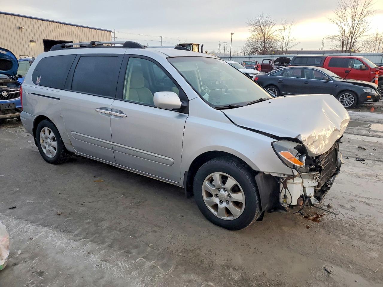 2008 HYUNDAI ENTOURAGE GLS photo 4
