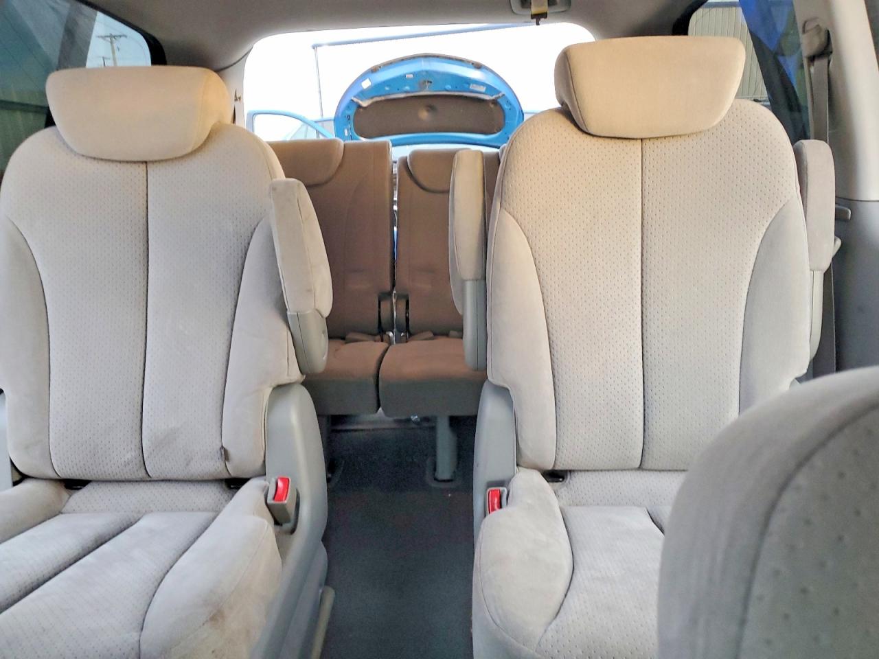 2008 HYUNDAI ENTOURAGE GLS photo 10