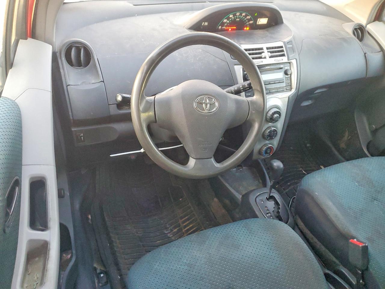 2008 TOYOTA YARIS photo 8