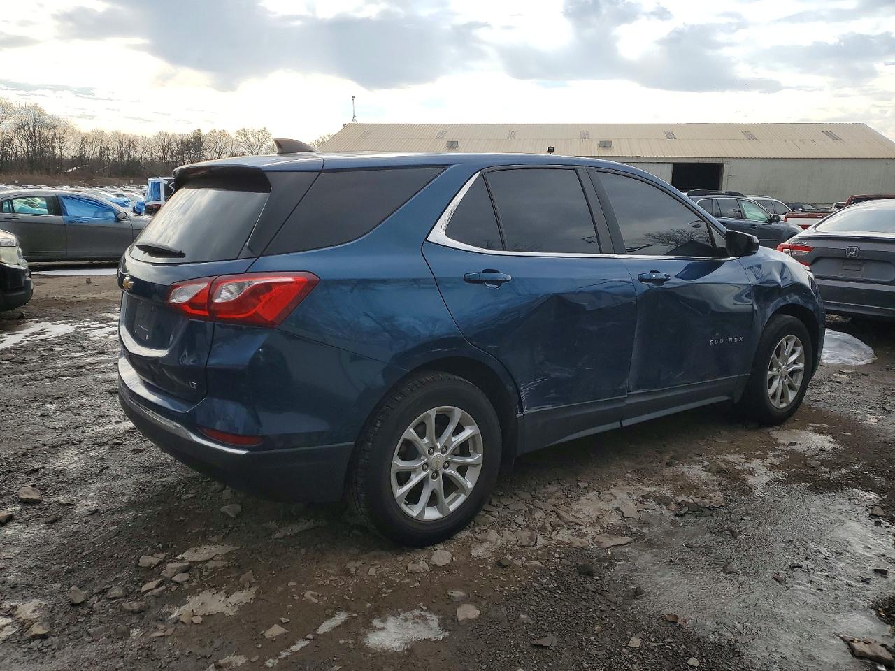 2021 CHEVROLET EQUINOX LT photo 3