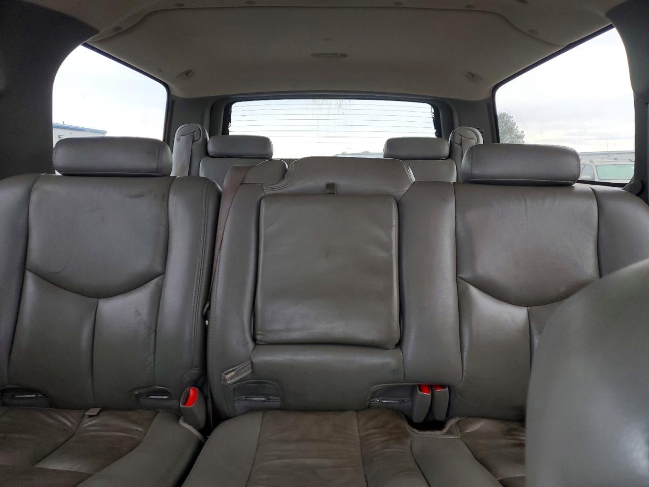 2005 GMC YUKON XL K1500 photo 28