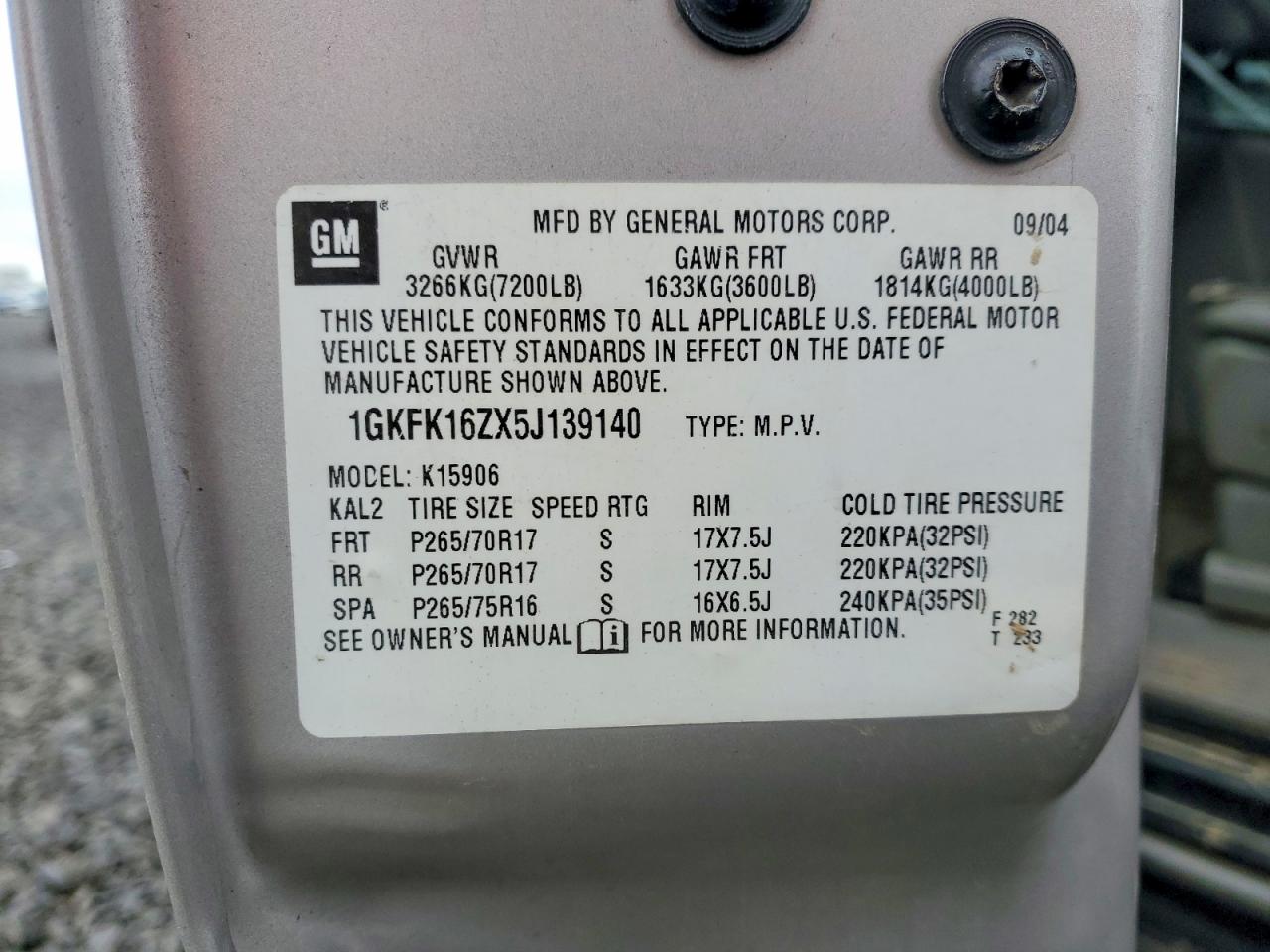 2005 GMC YUKON XL K1500 photo 37