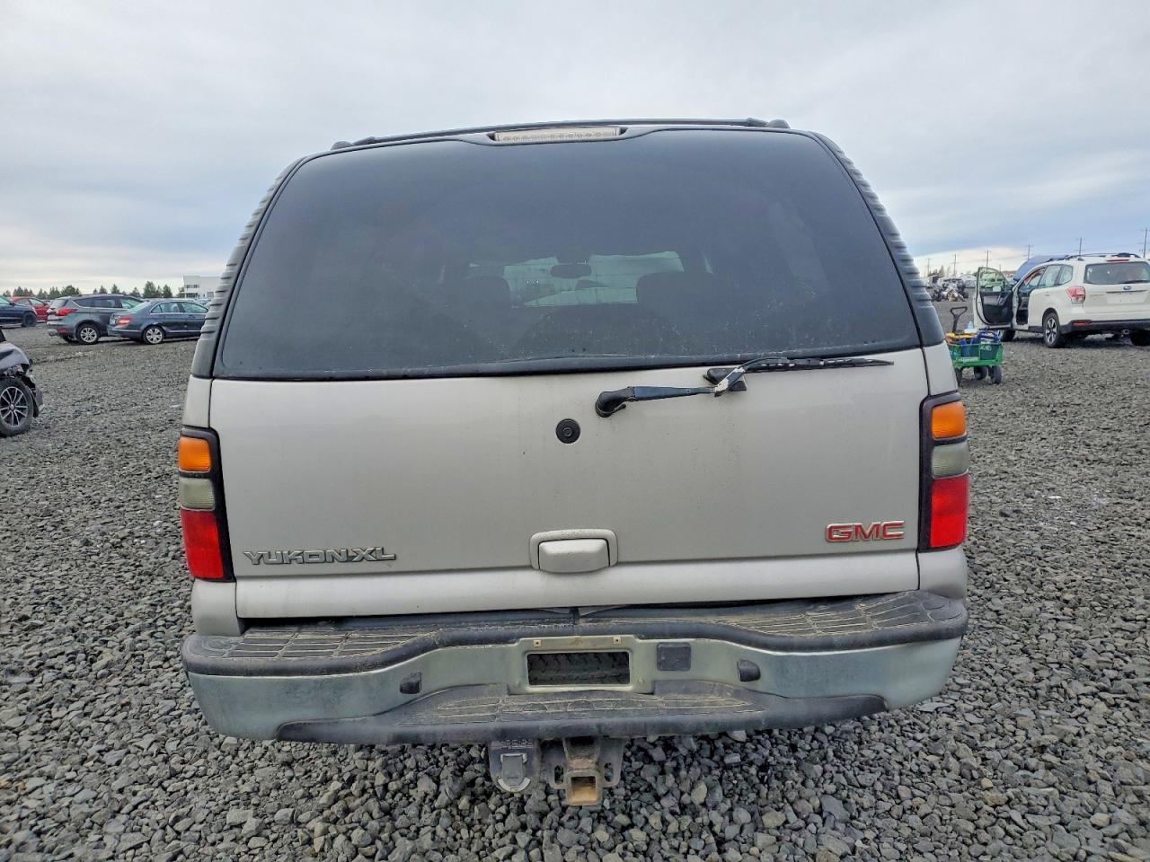 2005 GMC YUKON XL K1500 photo 16
