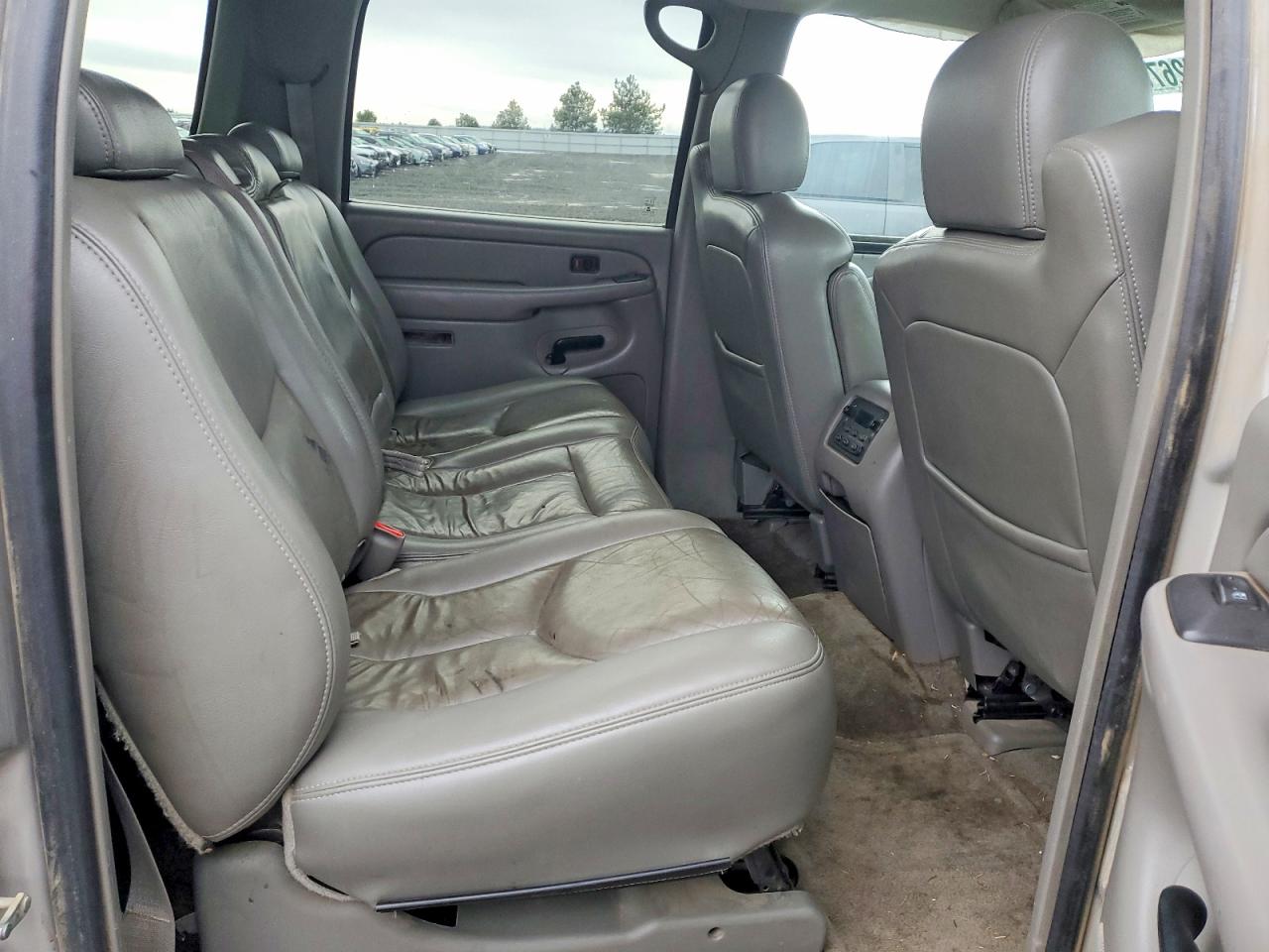 2005 GMC YUKON XL K1500 photo 31