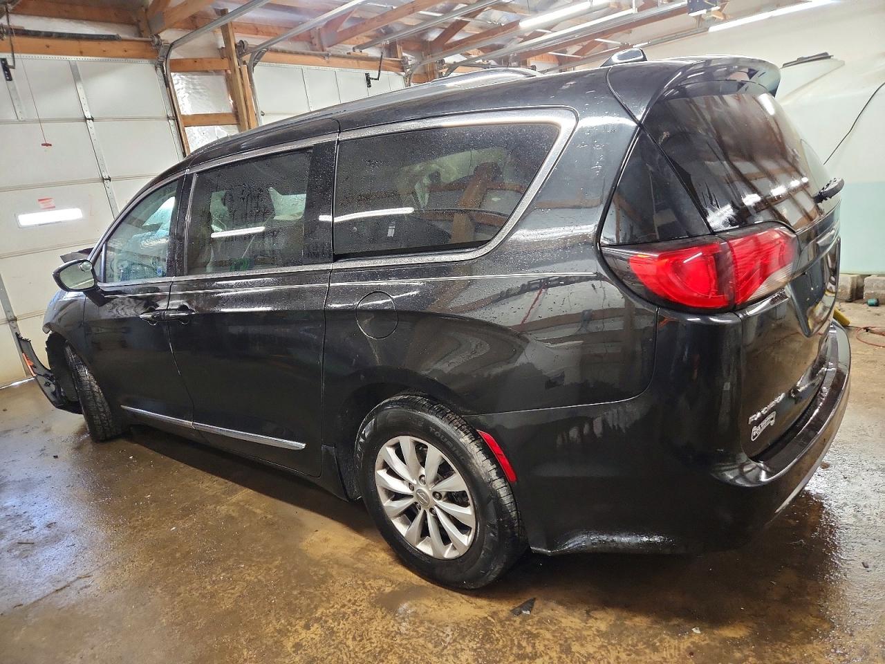 2019 CHRYSLER PACIFICA TOURING L photo 2