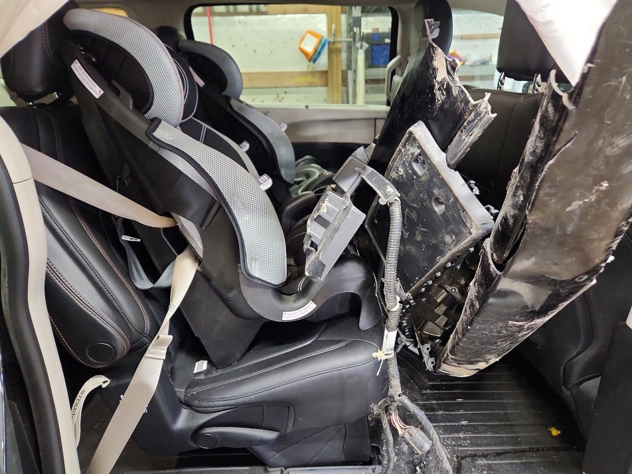 2019 CHRYSLER PACIFICA TOURING L photo 11
