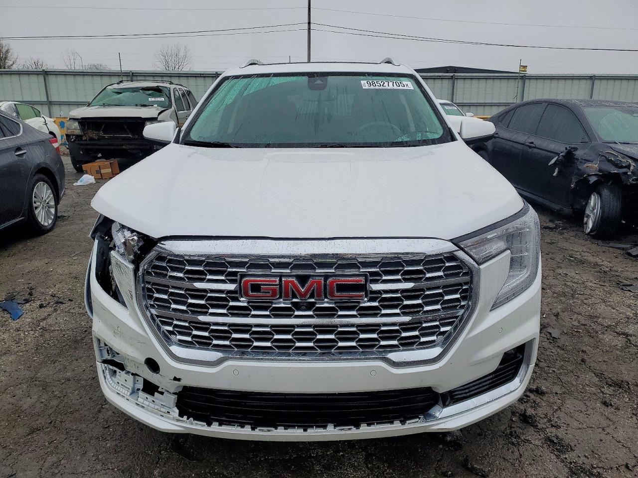 2024 GMC TERRAIN DENALI photo 5