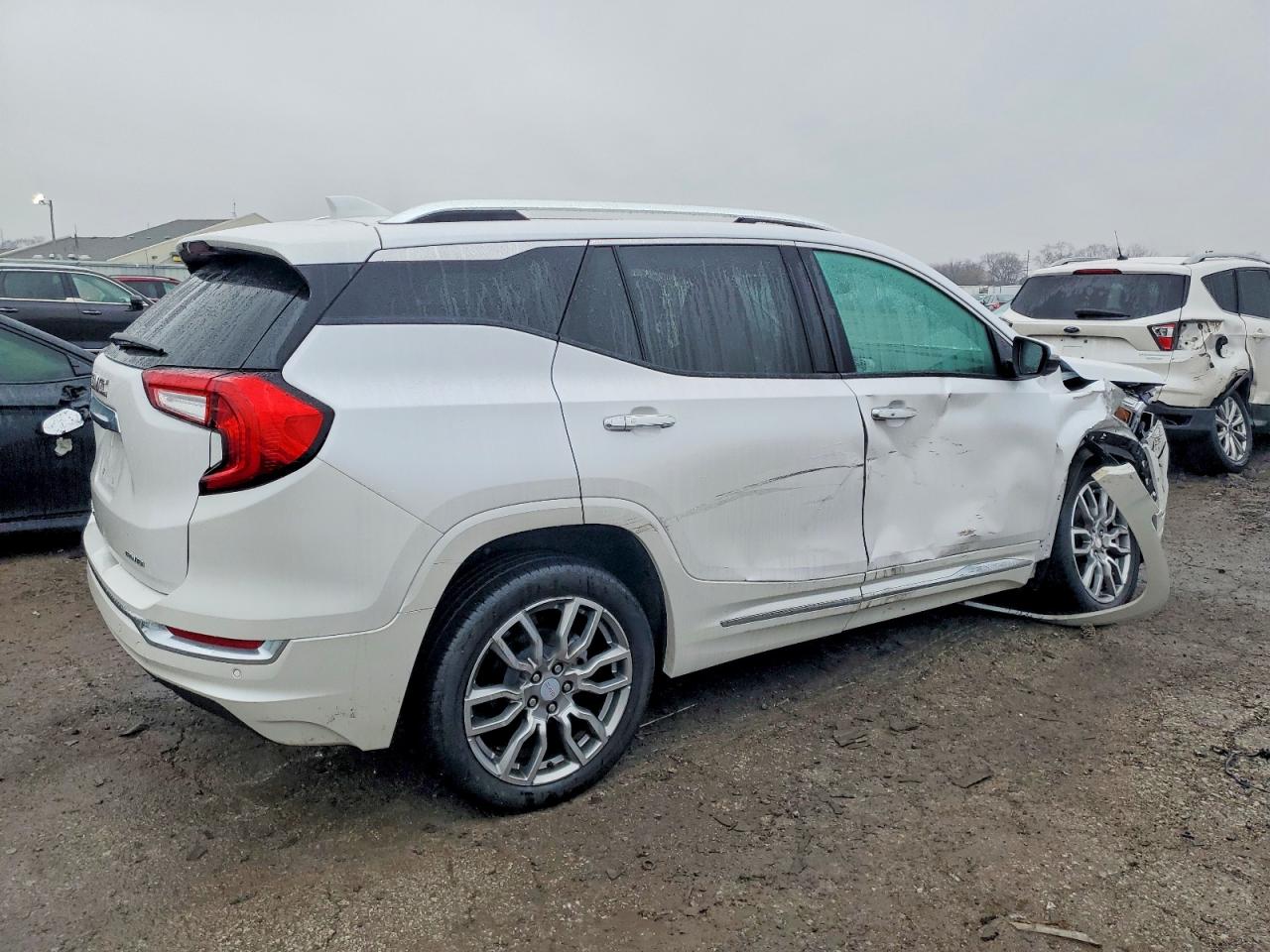 2024 GMC TERRAIN DENALI photo 3
