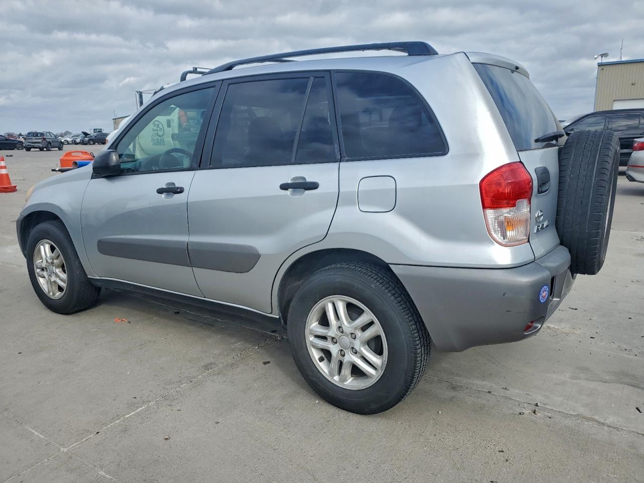 2002 TOYOTA RAV4 photo 4