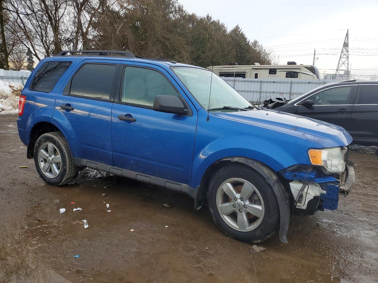 2011 FORD ESCAPE XLT photo 4