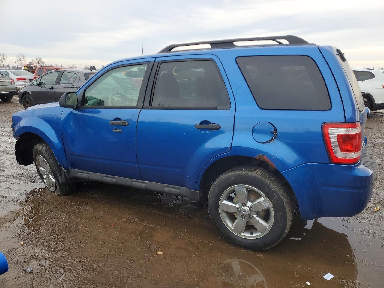 2011 FORD ESCAPE XLT photo 2