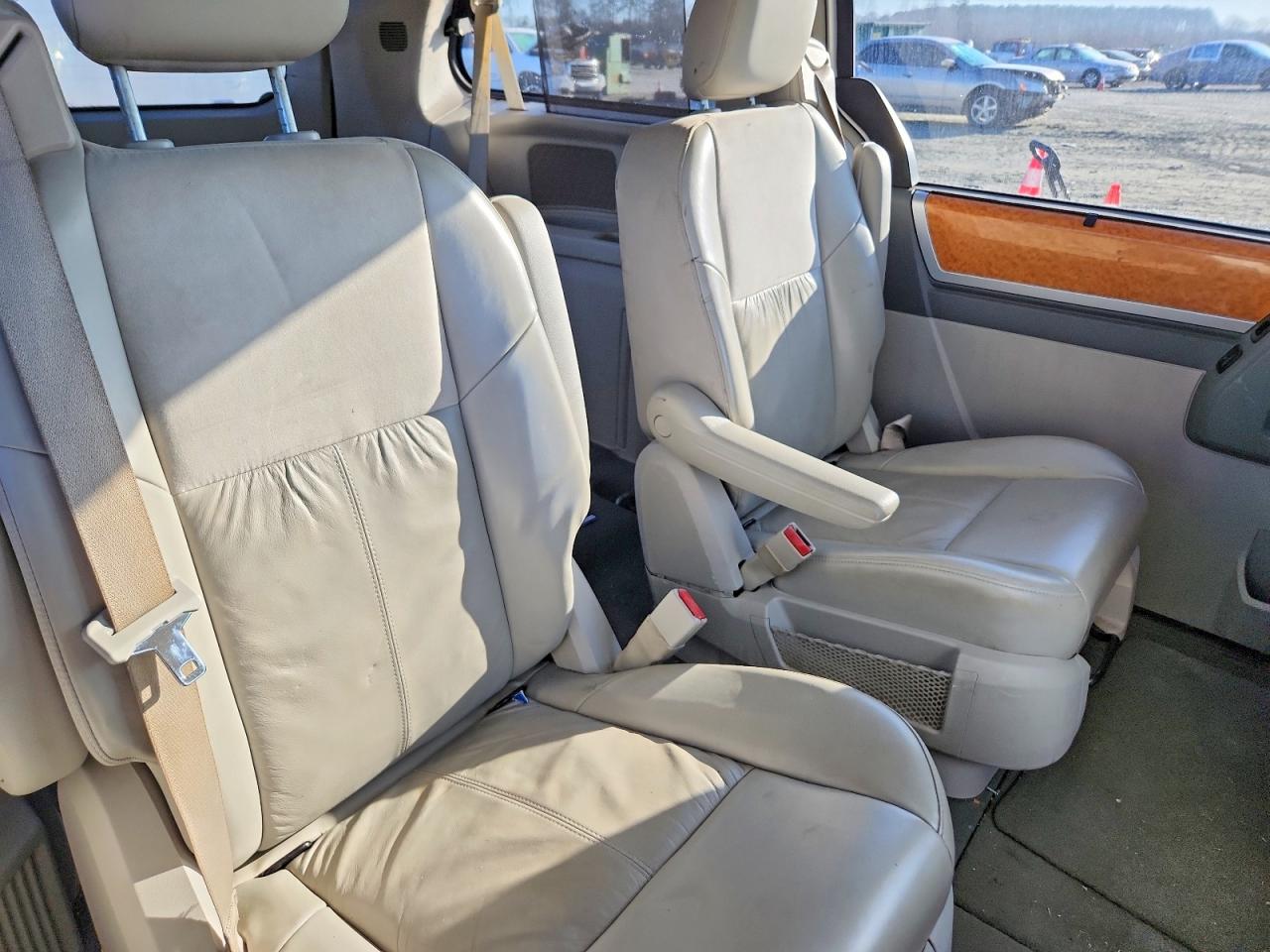 2008 CHRYSLER TOWN & COUNTRY LIMITED photo 10