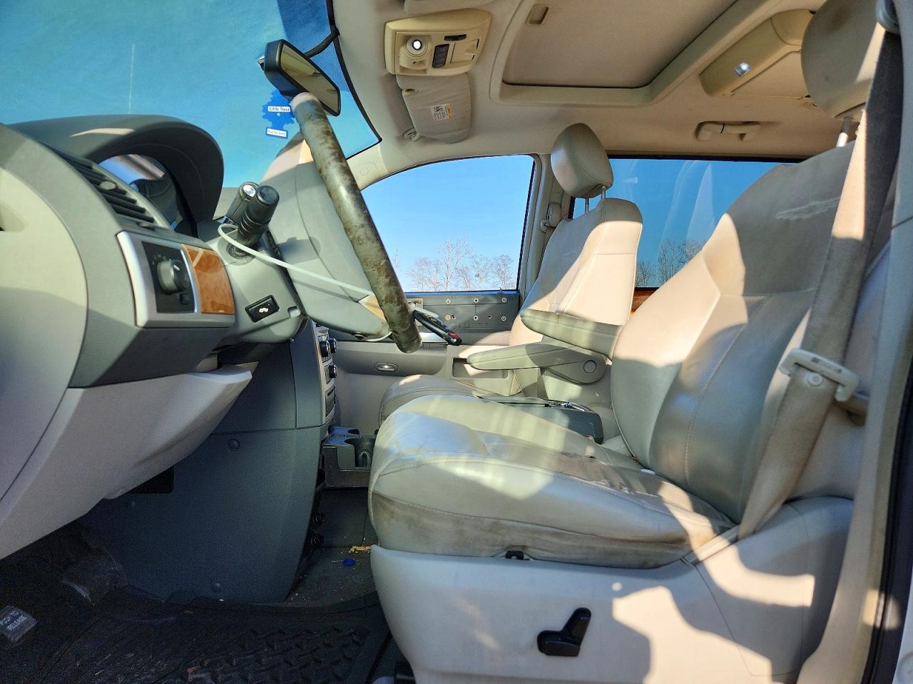 2008 CHRYSLER TOWN & COUNTRY LIMITED photo 7