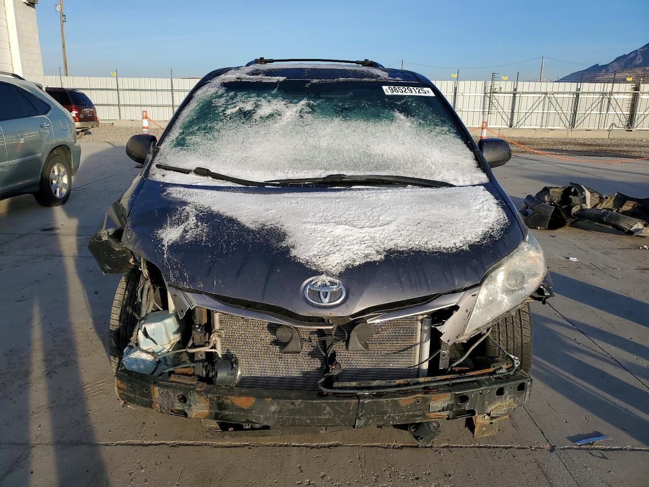 2015 TOYOTA SIENNA XLE photo 5