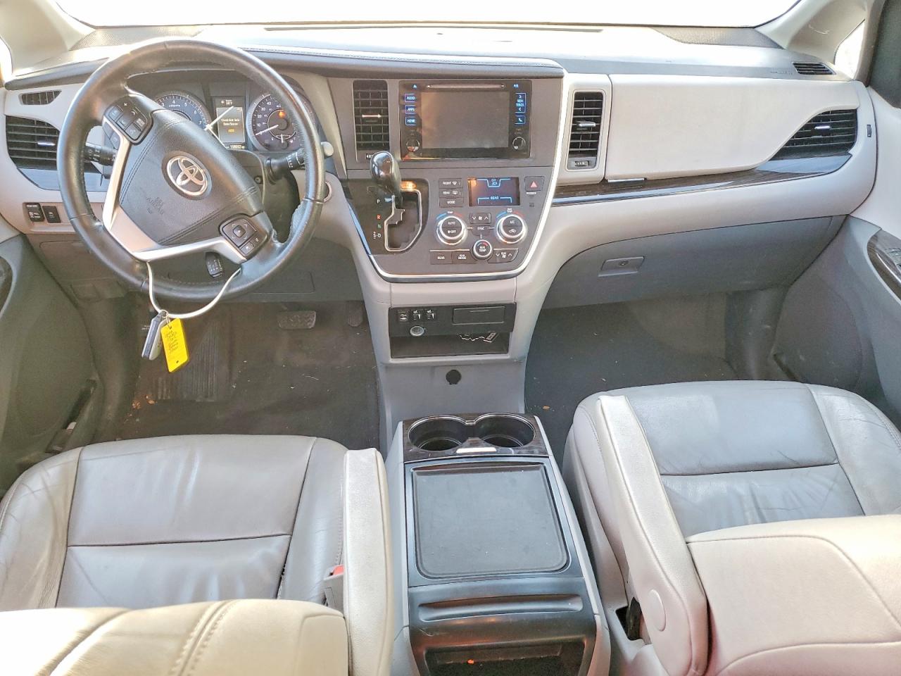 2015 TOYOTA SIENNA XLE photo 8