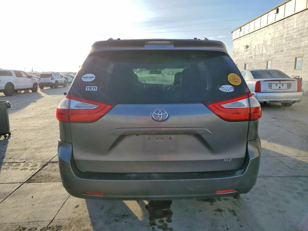 2015 TOYOTA SIENNA XLE photo 6
