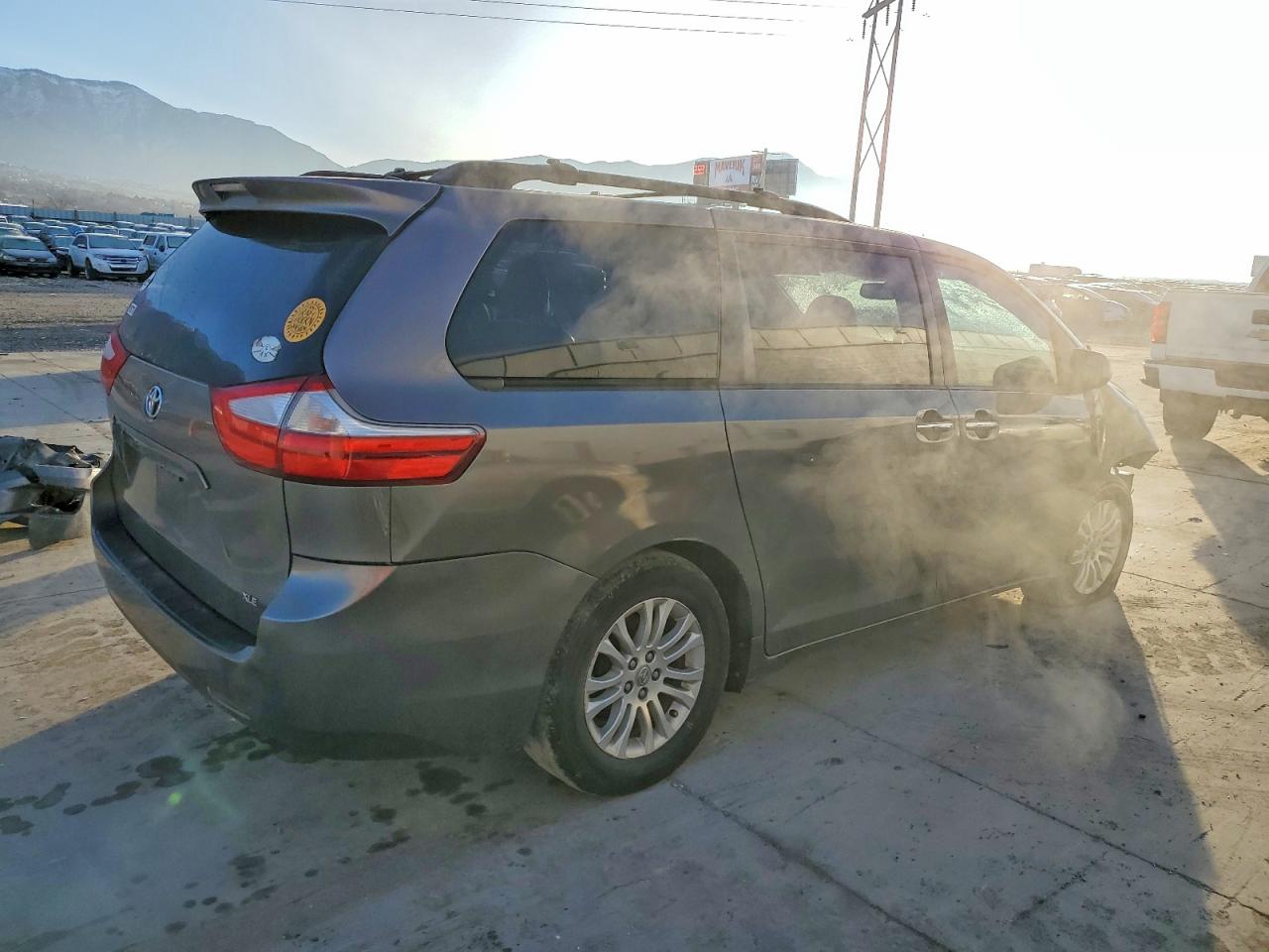2015 TOYOTA SIENNA XLE photo 3