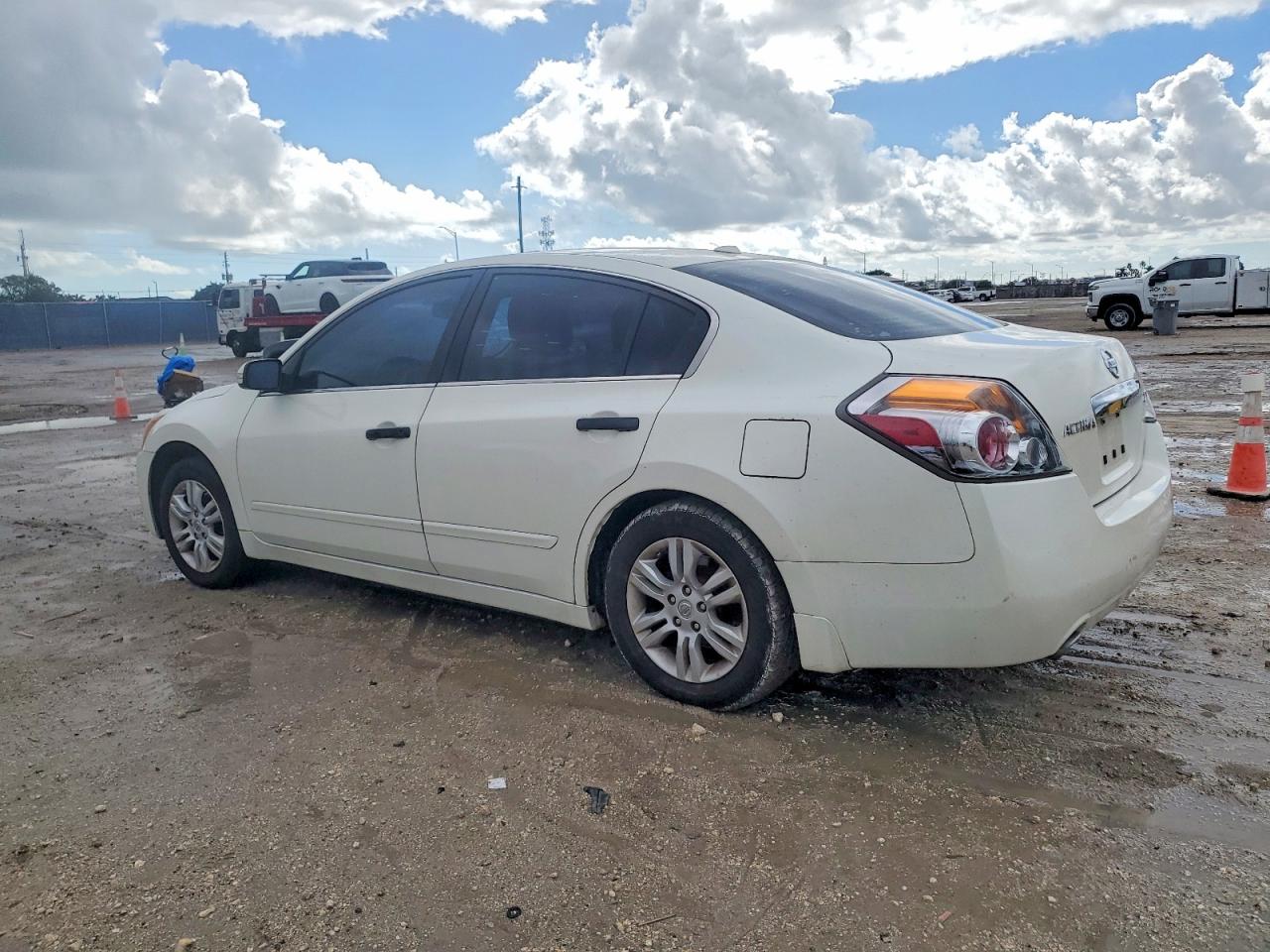2012 NISSAN ALTIMA BASE photo 2