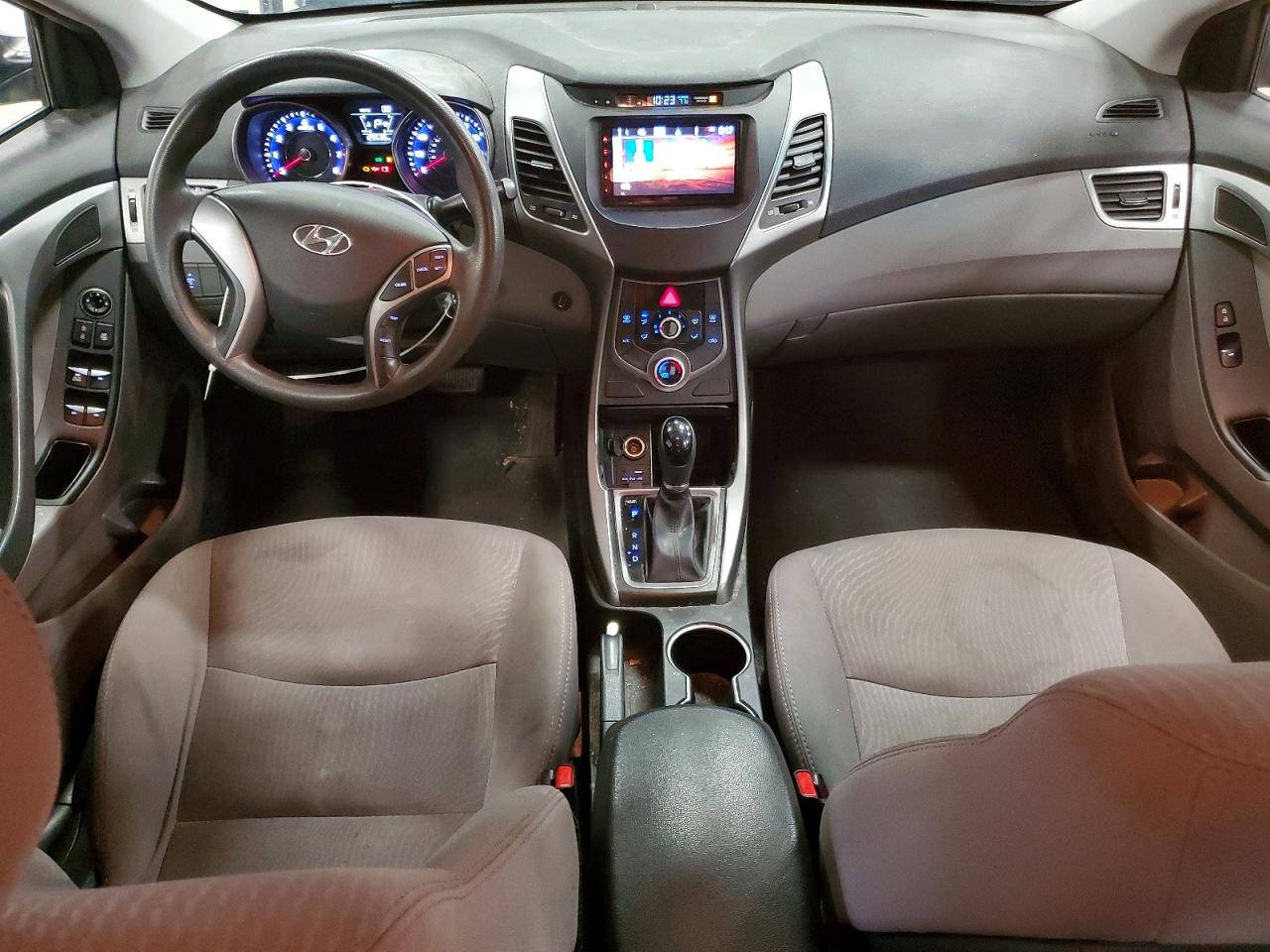 2016 HYUNDAI ELANTRA SE photo 8