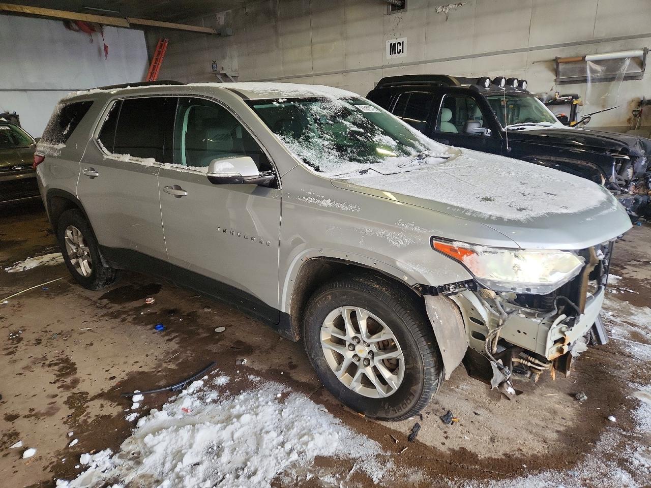 2020 CHEVROLET TRAVERSE LT photo 4